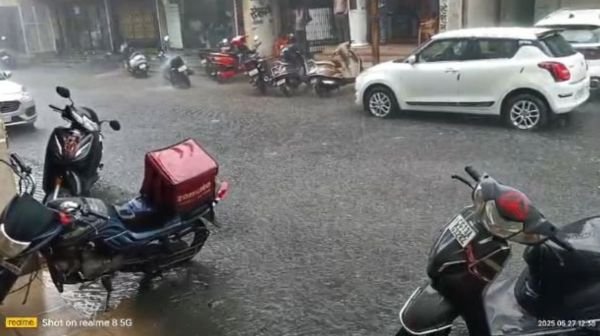 Half an hour of rain exposed the municipal corporation