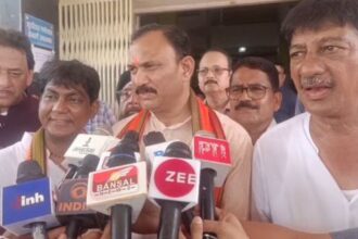 Health Minister Shyam Bihari Jaiswal visits Mahasamund