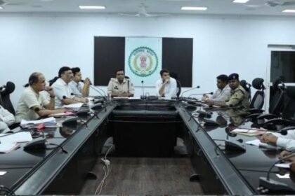 Raigarh: Collector and SP held an important meeting with companies regarding operation of explosive materials