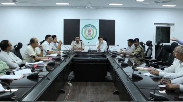 Raigarh: Collector and SP held an important meeting with companies regarding operation of explosive materials