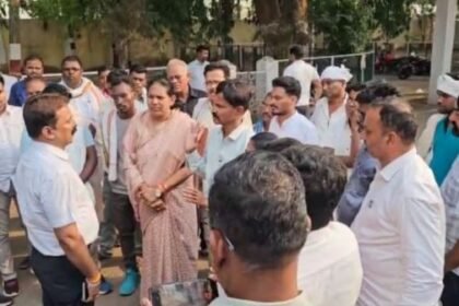 Controversy over meeting between MLA Savitri Mandavi and Collector Nilesh Kshirsagar in Bhanupratappur