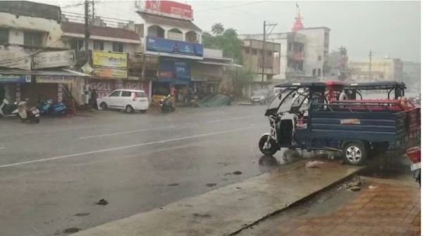 Balod Breaking: Unseasonal rain brings relief to common people