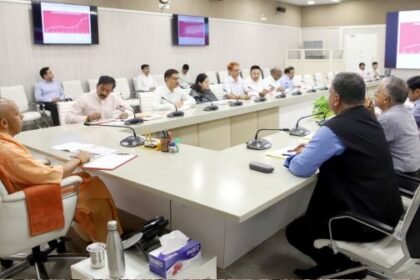 Labor laws should be pro-industry and pro-labor: Chief Minister Yogi Adityanath