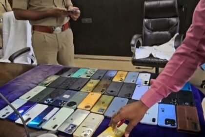 Gariaband: Police returned lost mobiles to 38 people