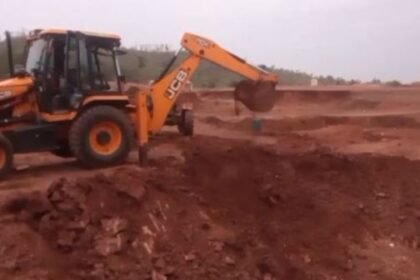 Illegal sand mining from government pond: Serious allegations against Sarpanch representative in Jiratola Panchayat