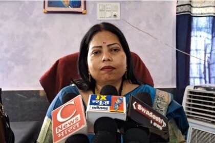 Admission selection for LKG and Class 1 was done through lottery in Swami Atmanand School, Bemetara