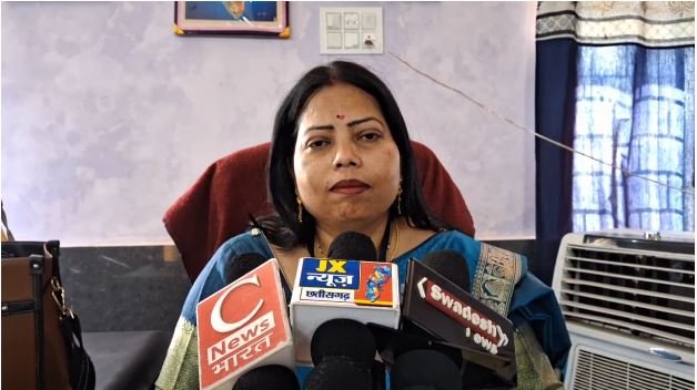 Admission selection for LKG and Class 1 was done through lottery in Swami Atmanand School, Bemetara