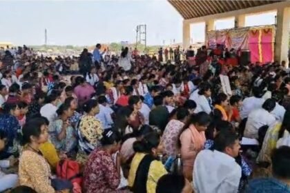Raipur: NHM employees protest, 16 thousand employees participated