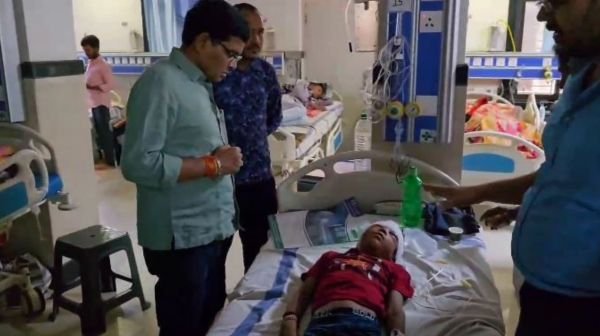 Breaking: Revenue Minister Tank Ram Verma reached DKS Hospital to meet the injured in Kharora road accident