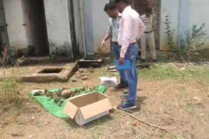A human skeleton was found in the septic tank of a closed warehouse in Bhoyna village of Dhamtari