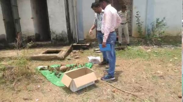 A human skeleton was found in the septic tank of a closed warehouse in Bhoyna village of Dhamtari