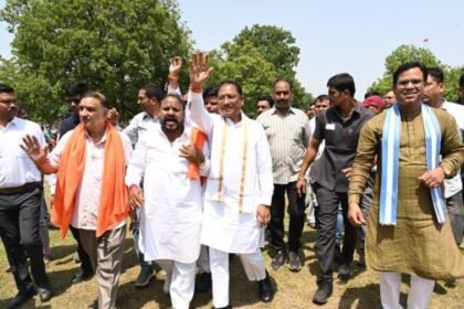 CM Sai's surprise visit: Arrived in Chuktipani village by helicopter