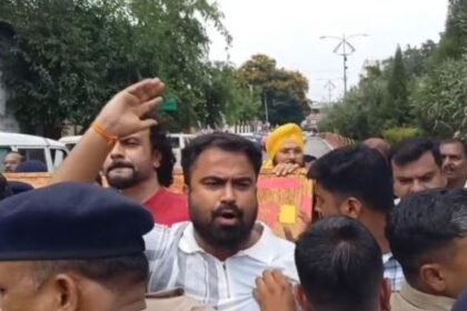 Congressmen protest against CM Vishnudev Sai's visit in Ambikapur