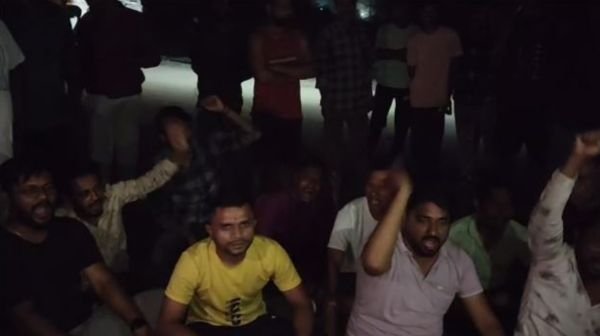 Korba: Power cut for two days, people troubled by heat blocked the roads