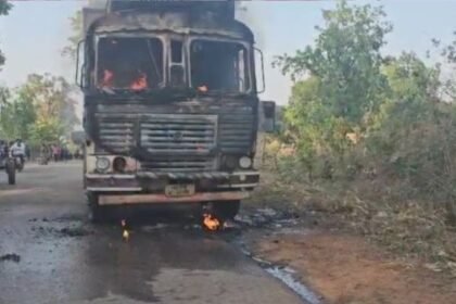 A moving truck caught fire on Pakhanjur-Bande State Highway, the driver showed presence of mind