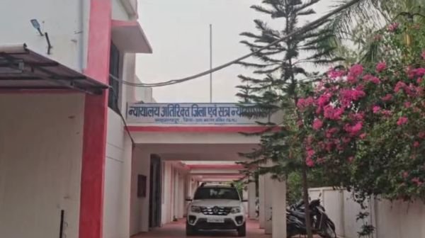 A young man attempted suicide from the roof of Bhanupratappur court