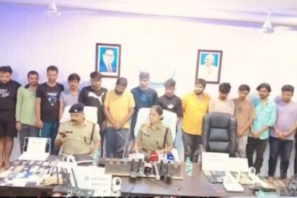 Big action by Bhatapara police: 15 bookies arrested from Goa