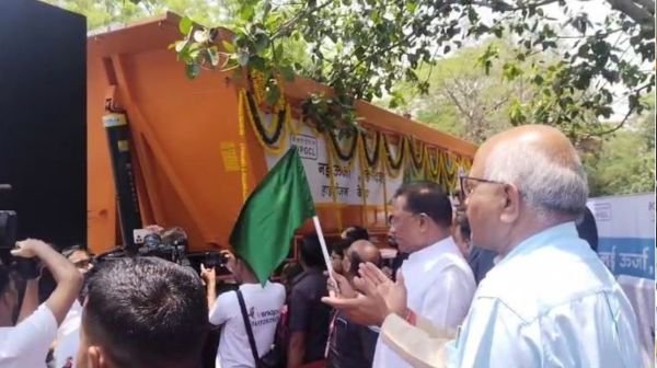 Raipur: CM Sai flagged off the country's first hydrogen-powered truck