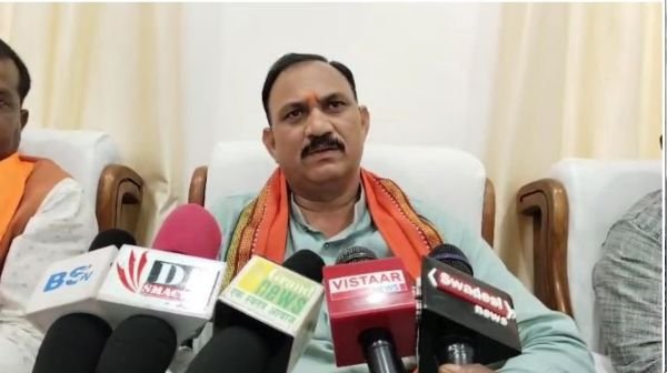 Chirmiri: Health Minister Shyam Bihari Jaiswal gave instructions to solve basic problems