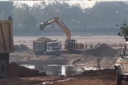Illegal sand mining is in full swing in Bhanupratappur, administration is silent