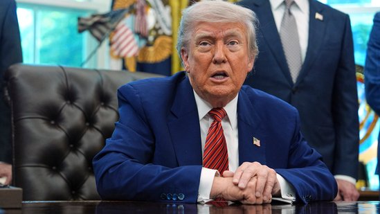 Trump Targets Smartphones with New 25% Tariff