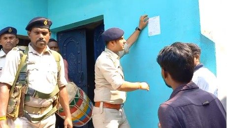 Jamtara: Proclamation Notice Pasted at Absconding Human Trafficking Accused Gajun Ansari’s House