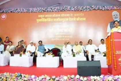 More than 1300 railway stations in the country will be developed as Amrit Bharat stations: Prime Minister Shri Modi