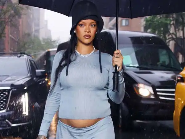 rihanna baby bump
