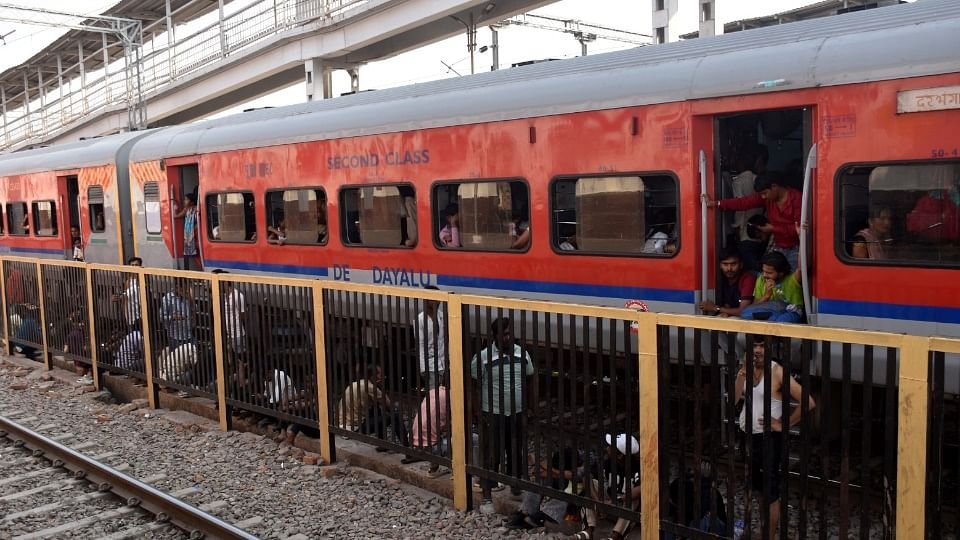 ग्वालियर प्रयागराज ट्रेन