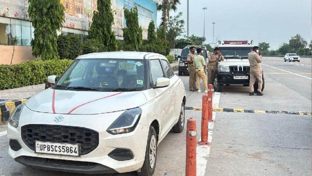 चांदी व्यवसायी कार से पैसा बरामद