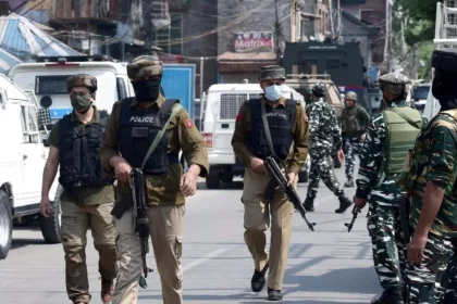 जम्मू-कश्मीर के शोपियां में सुरक्षा बलों