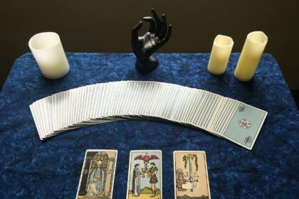 टैरो कार्ड्स रीडिंग्स राशिफल 11 मई 2025