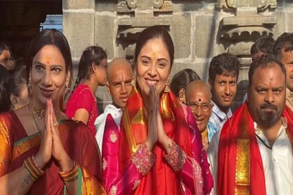 दक्षिण भारतीय अभिनेत्री श्रीमुखी ने तिरुमला के श्री वेंकटेश्वर मंदिर में की पूजा