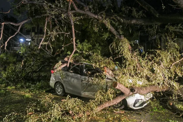 दिल्ली-एनसीआर में तूफान