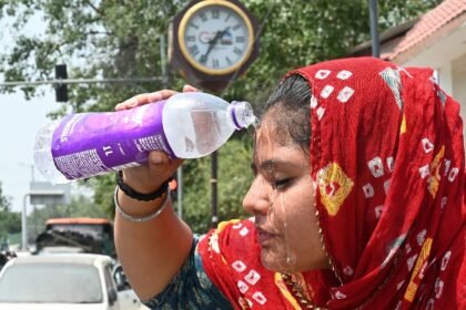 दिल्ली में बढ़ी प्रचंड गर्मी