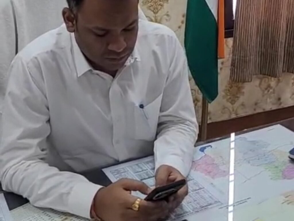 देवास कलेक्टर