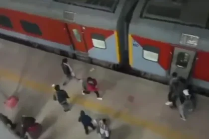 प्रयागराज झांसी एक्सप्रेसप्रयागराज झांसी एक्सप्रेस