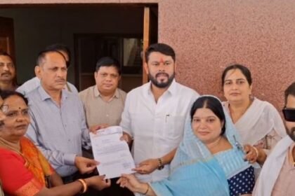 Title: Congress protests against opening of premium liquor shop