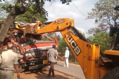 High speed matador collided with a tree near Rajim, driver injured