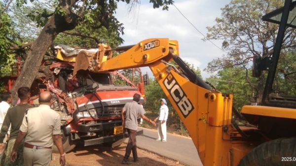High speed matador collided with a tree near Rajim, driver injured