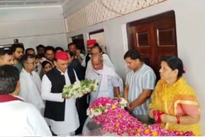 Akhilesh Yadav reached Farrukhabad, paid tribute to SP founder member Chhote Singh Yadav