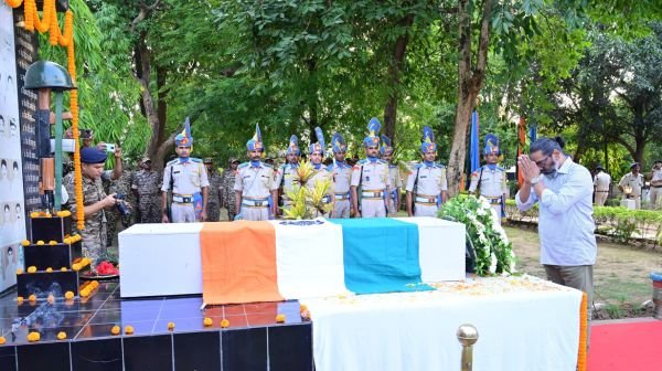 Honorable Governor Santosh Kumar Gangwar and Honorable Chief Minister Hemant Soren paid tribute to martyr CRPF soldier Satyawan Kumar Singh