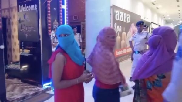 Durg police raided the Surya Mall Spa Center in Bhilai