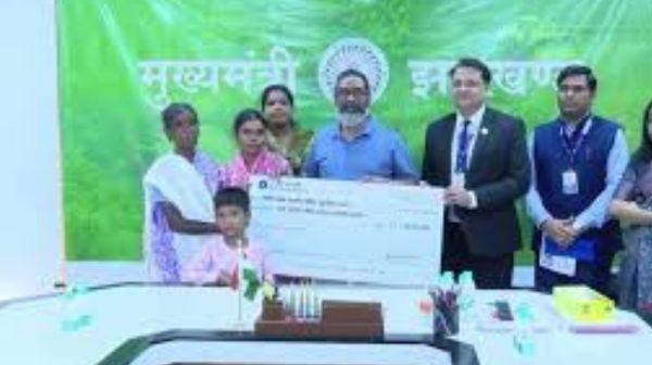 The family members of martyred constable Sunil Dhan met Chief Minister Shri Hemant Soren.