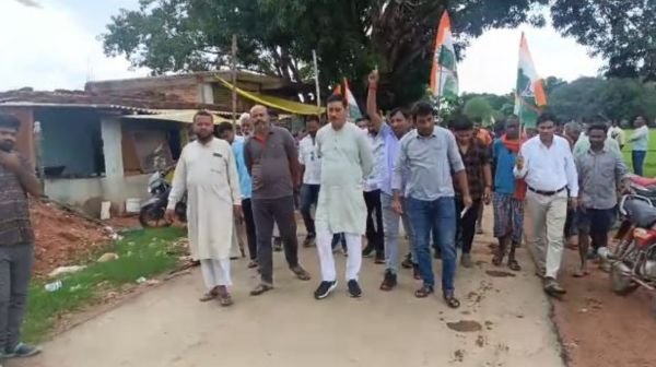 Lakhanpur: Farmers are troubled due to shortage of fertilizers in cooperative societies