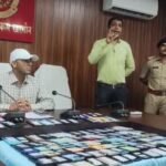 Cyber ​​police recovered 100 lost and stolen mobiles, SP returned the mobiles to the control room – mobile holders were overjoyed