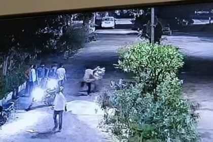 Narmadapuram: Watchman beaten with sticks in Reva City Colony, CCTV video goes viral – criminals have no fear of police