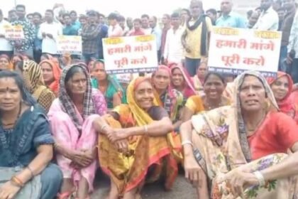 Janjgir-Champa (Khoksha Overbridge) — Villagers blocked the road