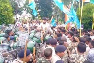 Dhamtari: NSUI's Hunkar rally, student union surrounded the collectorate