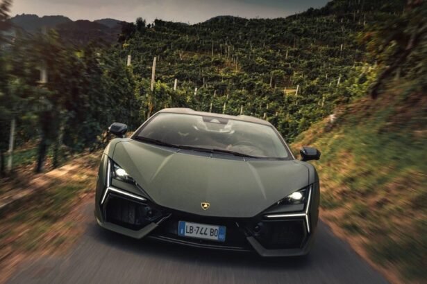 Lamborghini Revuelto